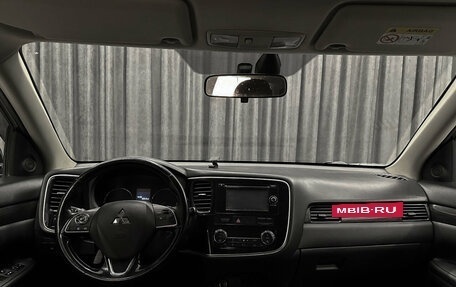 Mitsubishi Outlander III рестайлинг 3, 2016 год, 1 689 000 рублей, 6 фотография
