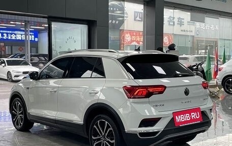 Volkswagen T-Roc I, 2022 год, 1 700 311 рублей, 2 фотография