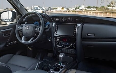 Toyota Fortuner II, 2026 год, 4 800 600 рублей, 12 фотография