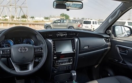 Toyota Fortuner II, 2026 год, 4 800 600 рублей, 13 фотография