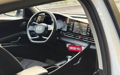 Hyundai Elantra, 2023 год, 1 390 000 рублей, 9 фотография