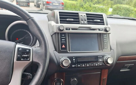 Toyota Land Cruiser Prado 150 рестайлинг 2, 2017 год, 4 000 000 рублей, 5 фотография