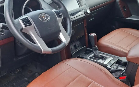 Toyota Land Cruiser Prado 150 рестайлинг 2, 2017 год, 4 000 000 рублей, 6 фотография