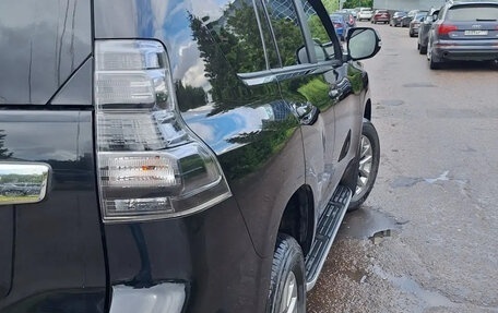 Toyota Land Cruiser Prado 150 рестайлинг 2, 2017 год, 4 000 000 рублей, 7 фотография