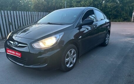 Hyundai Solaris II рестайлинг, 2011 год, 515 000 рублей, 1 фотография