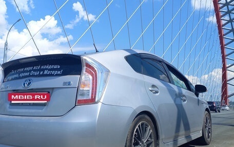 Toyota Prius, 2015 год, 1 285 000 рублей, 2 фотография