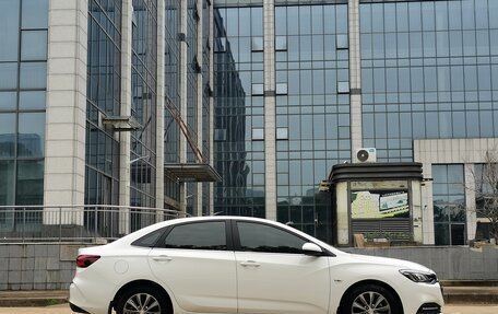 Chevrolet Monza, 2022 год, 1 220 000 рублей, 4 фотография