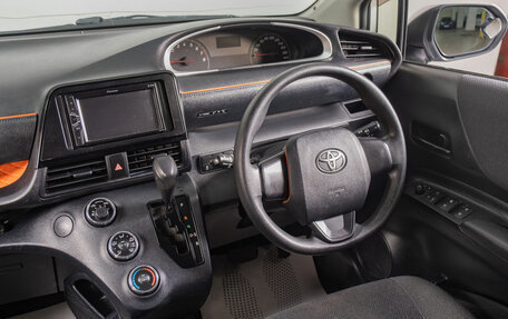 Toyota Sienta II, 2016 год, 1 389 000 рублей, 10 фотография