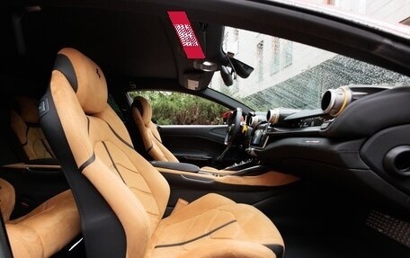 Ferrari GTC4Lusso, 2017 год, 37 000 000 рублей, 11 фотография