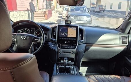 Toyota Land Cruiser 200, 2017 год, 6 350 000 рублей, 12 фотография