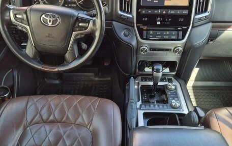 Toyota Land Cruiser 200, 2017 год, 6 350 000 рублей, 11 фотография