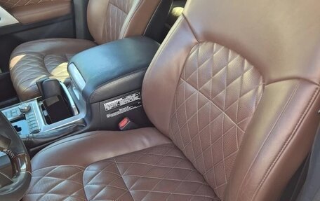Toyota Land Cruiser 200, 2017 год, 6 350 000 рублей, 8 фотография