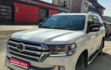 Toyota Land Cruiser 200, 2017 год, 6 350 000 рублей, 2 фотография