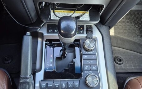 Toyota Land Cruiser 200, 2017 год, 6 350 000 рублей, 30 фотография