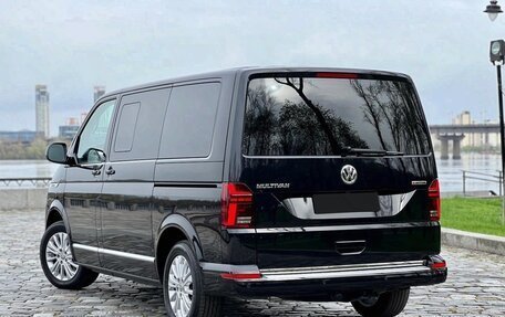 Volkswagen Multivan T6 рестайлинг, 2022 год, 4 400 000 рублей, 3 фотография