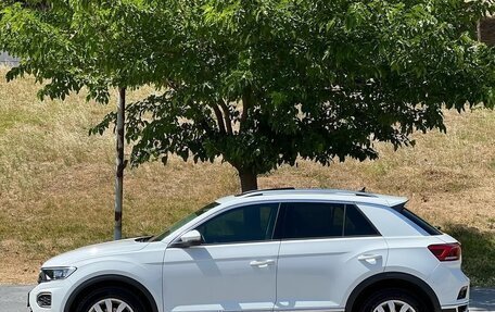 Volkswagen T-Roc I, 2023 год, 1 770 000 рублей, 3 фотография