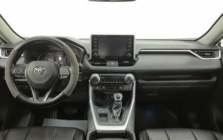 Toyota RAV4, 2019 год, 2 950 000 рублей, 10 фотография