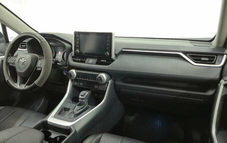 Toyota RAV4, 2019 год, 2 950 000 рублей, 12 фотография