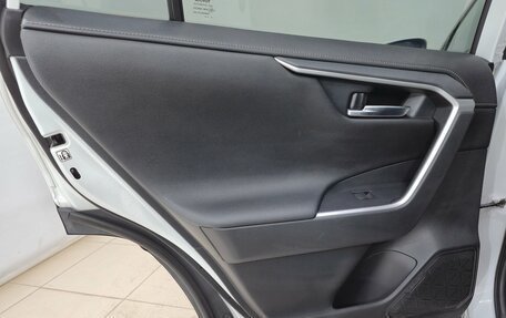 Toyota RAV4, 2019 год, 2 950 000 рублей, 14 фотография
