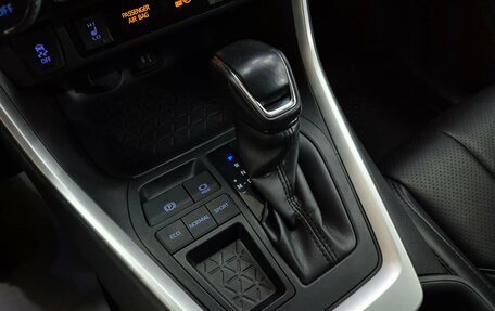 Toyota RAV4, 2019 год, 2 950 000 рублей, 20 фотография