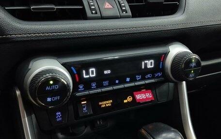Toyota RAV4, 2019 год, 2 950 000 рублей, 19 фотография