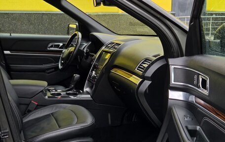 Ford Explorer VI, 2018 год, 2 490 000 рублей, 11 фотография