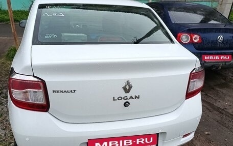 Renault Logan II, 2017 год, 900 000 рублей, 3 фотография