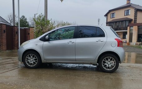 Toyota Yaris III рестайлинг, 2007 год, 580 000 рублей, 2 фотография
