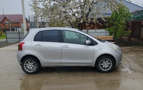 Toyota Yaris III рестайлинг, 2007 год, 580 000 рублей, 3 фотография