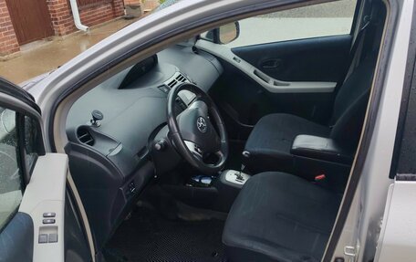 Toyota Yaris III рестайлинг, 2007 год, 580 000 рублей, 8 фотография