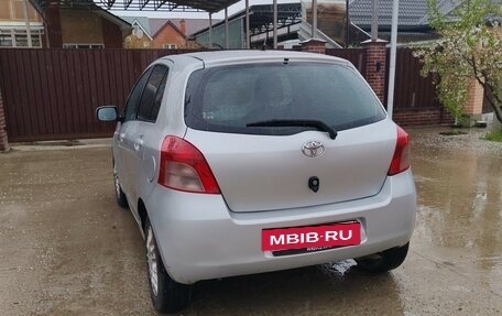 Toyota Yaris III рестайлинг, 2007 год, 580 000 рублей, 4 фотография