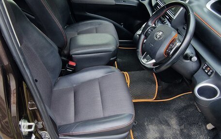 Toyota Sienta II, 2018 год, 1 600 000 рублей, 8 фотография