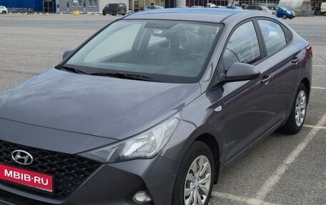 Hyundai Solaris II рестайлинг, 2021 год, 1 590 000 рублей, 1 фотография