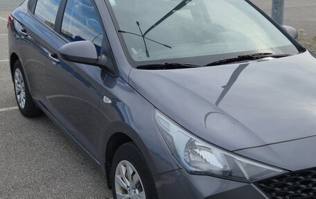 Hyundai Solaris II рестайлинг, 2021 год, 1 590 000 рублей, 3 фотография
