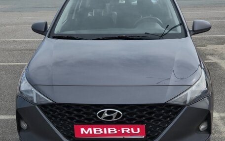 Hyundai Solaris II рестайлинг, 2021 год, 1 590 000 рублей, 2 фотография