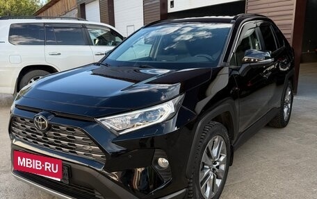 Toyota RAV4, 2021 год, 3 550 000 рублей, 4 фотография