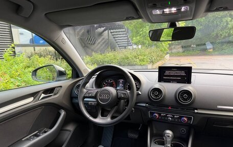 Audi A3, 2018 год, 2 350 000 рублей, 15 фотография