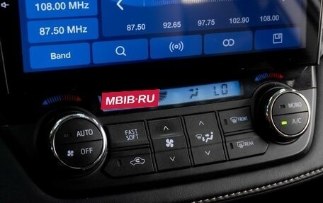 Toyota RAV4, 2018 год, 2 999 000 рублей, 12 фотография