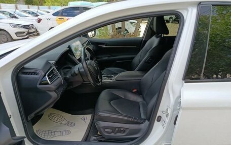 Toyota Camry, 2022 год, 3 190 000 рублей, 10 фотография