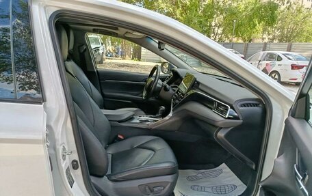 Toyota Camry, 2022 год, 3 190 000 рублей, 11 фотография