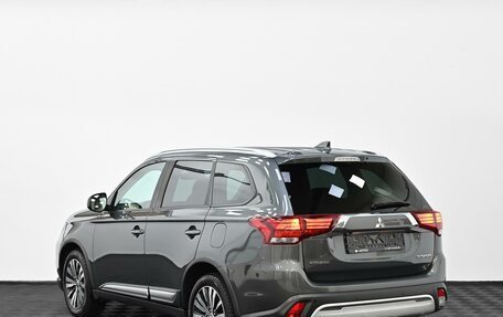 Mitsubishi Outlander III рестайлинг 3, 2019 год, 1 889 000 рублей, 4 фотография