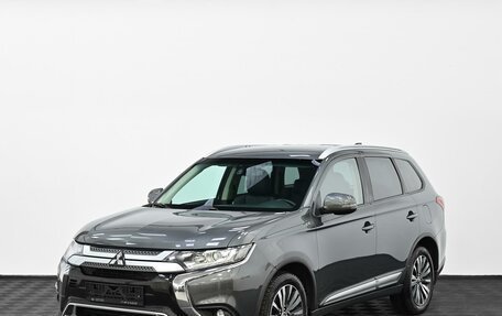 Mitsubishi Outlander III рестайлинг 3, 2019 год, 1 889 000 рублей, 3 фотография