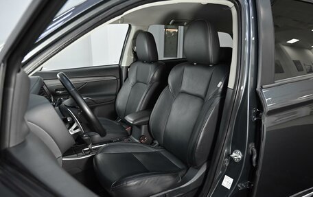 Mitsubishi Outlander III рестайлинг 3, 2019 год, 1 889 000 рублей, 8 фотография