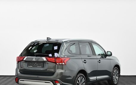 Mitsubishi Outlander III рестайлинг 3, 2019 год, 1 889 000 рублей, 2 фотография