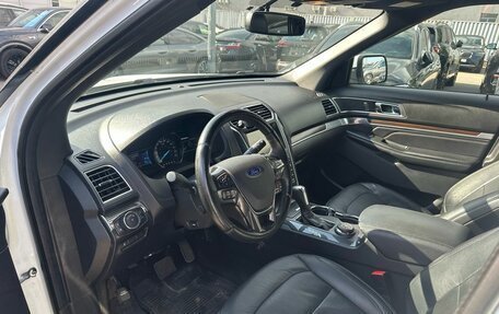 Ford Explorer VI, 2016 год, 1 990 000 рублей, 5 фотография