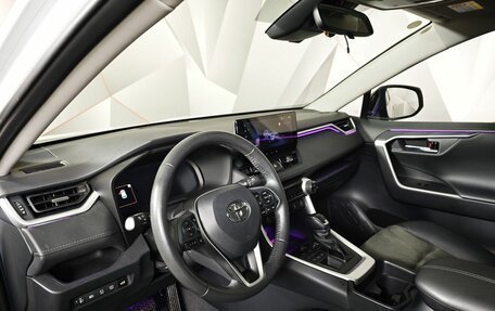 Toyota RAV4, 2024 год, 3 800 000 рублей, 17 фотография
