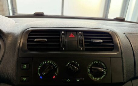 Skoda Fabia II, 2011 год, 700 000 рублей, 14 фотография