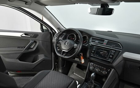 Volkswagen Tiguan II, 2018 год, 1 949 000 рублей, 9 фотография