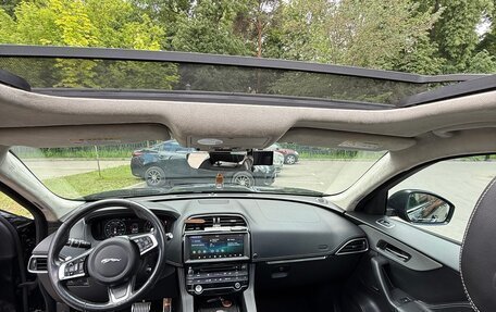 Jaguar F-Pace, 2019 год, 3 100 000 рублей, 28 фотография