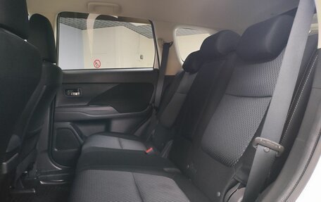 Mitsubishi Outlander III рестайлинг 3, 2018 год, 2 000 000 рублей, 11 фотография